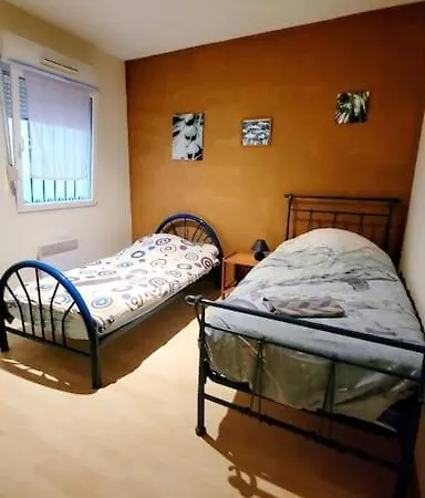 Avec Exterieur, Proche Mediatheque