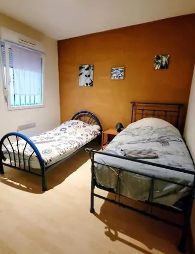 Avec Exterieur, Proche Mediatheque